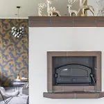 Riverside Luxury Retreat By Booklapland Huvilat