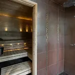 Riverside Luxury Retreat By Booklapland Huvilat *