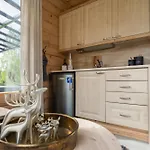 Riverside Luxury Retreat By Booklapland Huvilat