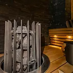 Riverside Luxury Retreat By Booklapland Huvilat *