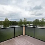 Riverside Luxury Retreat By Booklapland Huvilat *