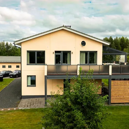 Huvilat Riverside Luxury Retreat By Booklapland