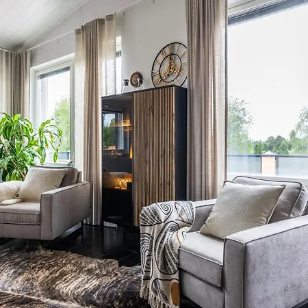 Riverside Luxury Retreat By Booklapland Huvilat