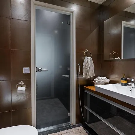 Villa Riverside Luxury Retreat By Booklapland Rovaniemi