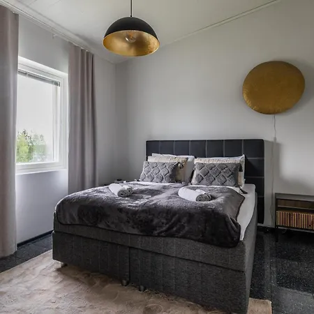 Riverside Luxury Retreat By Booklapland