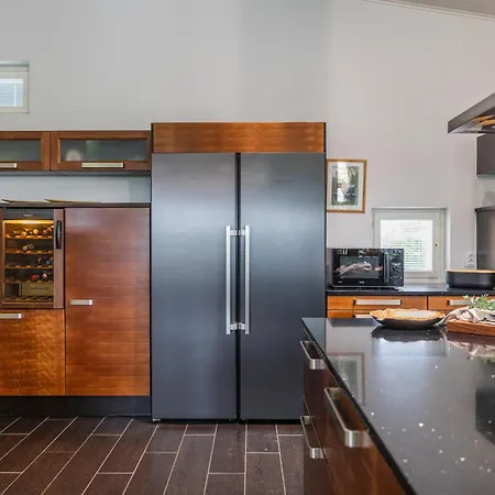 Riverside Luxury Retreat By Booklapland *