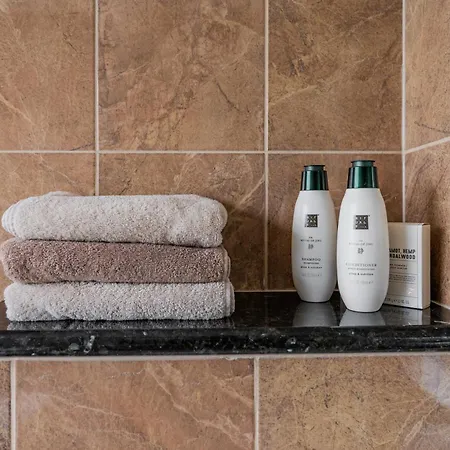 Riverside Luxury Retreat By Booklapland