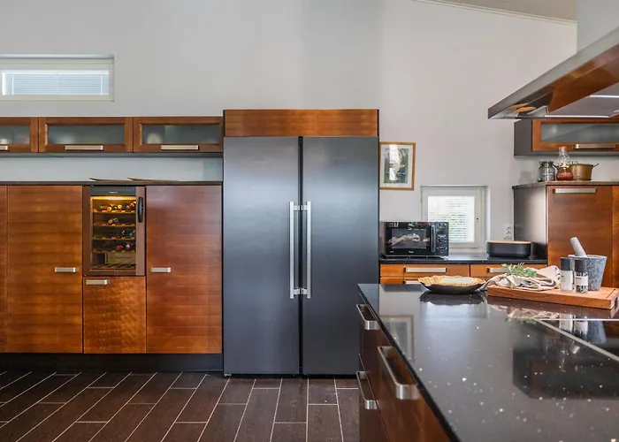 Riverside Luxury Retreat By Booklapland *