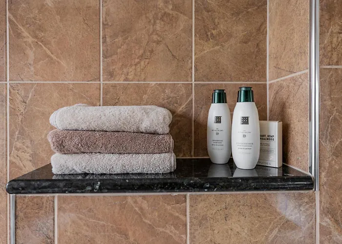 Riverside Luxury Retreat By Booklapland