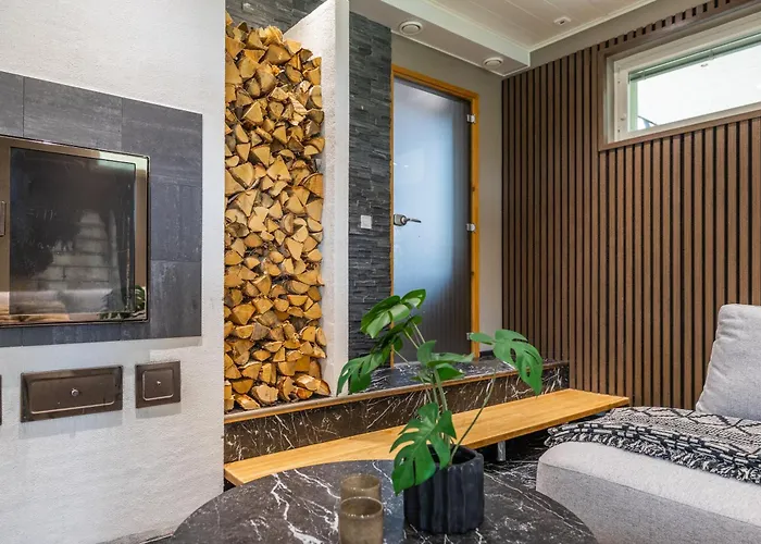 Riverside Luxury Retreat By Booklapland *